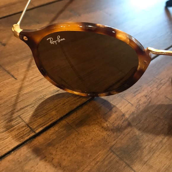 Ray-Ban Round Fleck Sunglasses - Picture 5 of 6